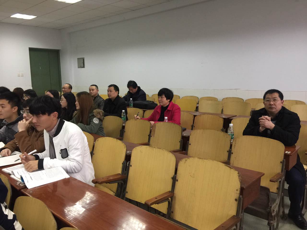 李定珍副校长深入教室听课